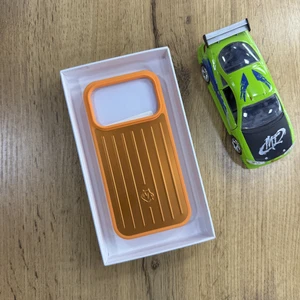 Rimowa orange
