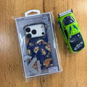 Carbon flower case