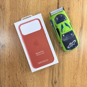 Silicone case by apple 1:1