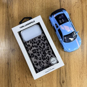 Karl Lagerfeld (leopard)