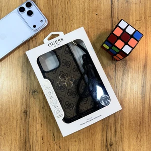 Guess original case на 15 Pro max
